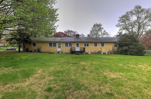 37 Hillston Rd, Bridgeport, CT 06611-5230