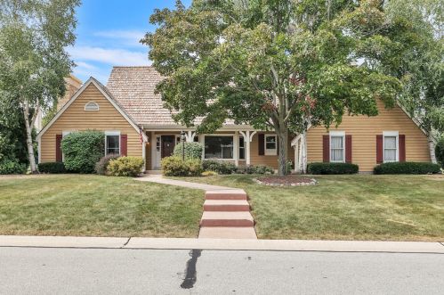 3965 Cavendish Rd, Waukesha, WI 53151-6181