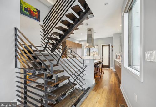 310 Fairmount Ave, Philadelphia PA  19123-2931 exterior