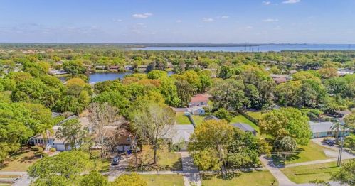 707 Shore Dr, Oldsmar FL  34677-4305 exterior