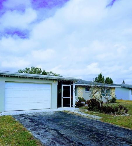 1041 4th St, Cape Coral, FL 33909-2141