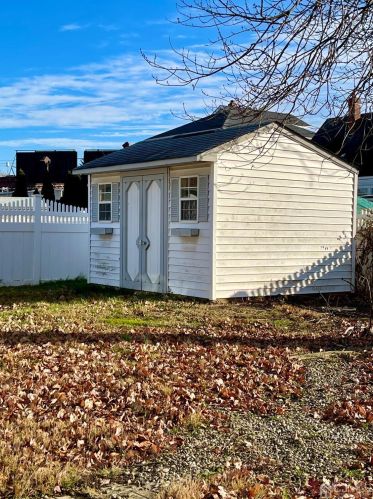 201 Campbell St, Woodbridge NJ  07095-2305 exterior