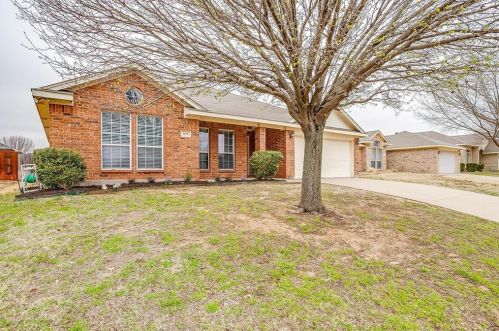 1012 Thistle Meade Cir, Burleson TX  76028-6795 exterior