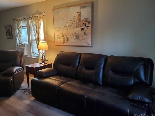 32 Old Route 7, Brookfield Center CT  06804-1734 exterior