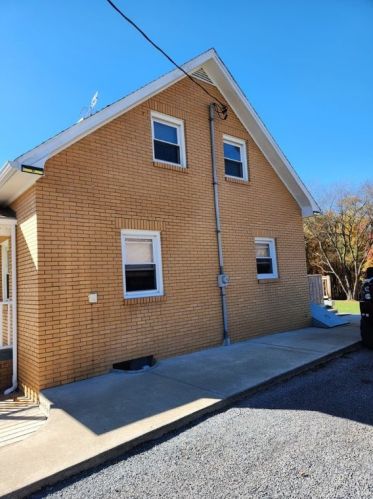 260 Water St, Slippery Rock, PA 16057-1148