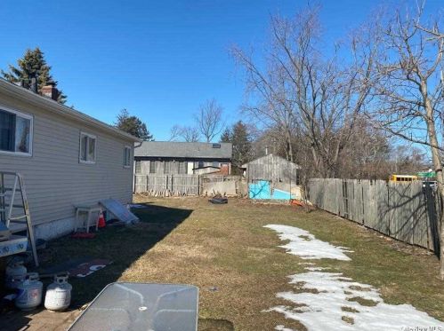 395 Oakland Ave, Central Islip NY  11722-2013 exterior