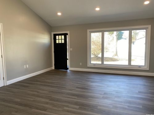 8 Jewel Dr, Holtsville NY  11742-1020 exterior