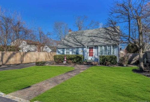 15 Hemlock St, Islip Manor, NY 11751-3007