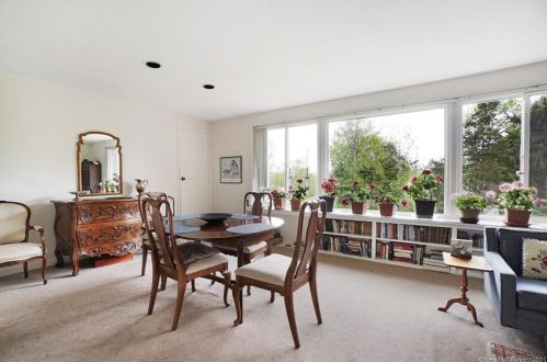 27 Green Hill Rd, North Haven CT  06473-2139 exterior