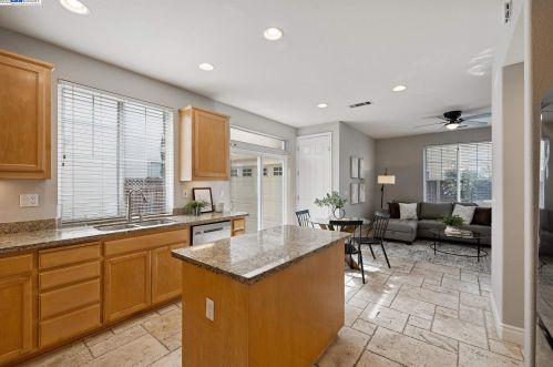 6174 Shadow Hill Dr, Pleasanton, CA 94568-7884