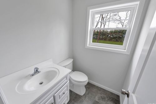 594 Canal Rd, Mount Sinai NY  11766-3307 exterior