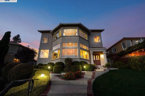 6182 Contra Costa Rd, Oakland, CA 94618-2141