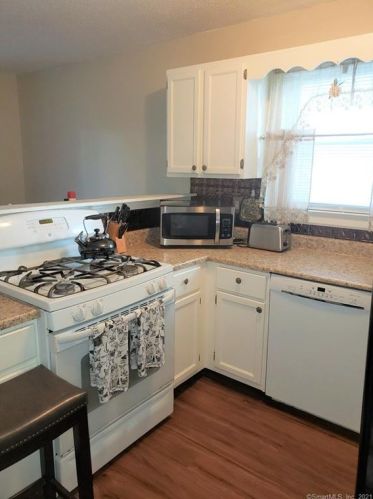 15 Cidermill Ct, New Britain, CT 06053-2242