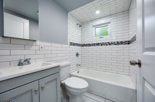 13 Orchard St, Califon NJ  07830-4134 exterior