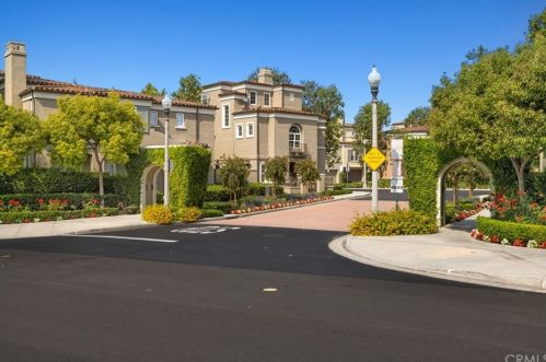 29 Via Amanti, Newport Beach CA  92657-1126 exterior