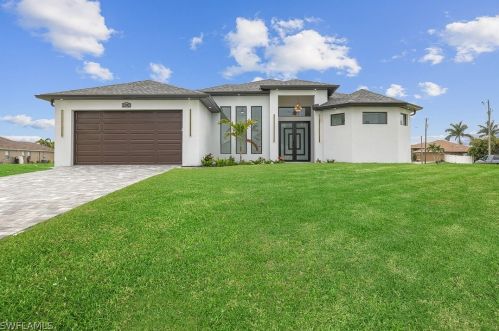 2742 10th Ter, Cape Coral, FL 33993-5704