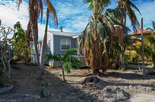 251 Pearl St, Fort Myers Beach FL  33931-3238 exterior