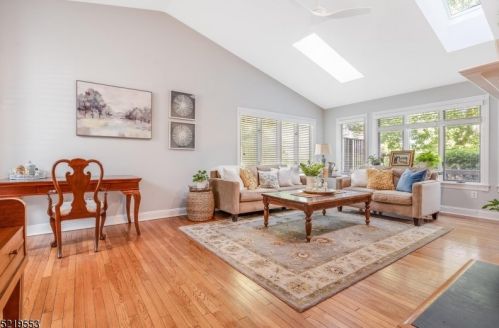 3 Country Club Dr, Annandale NJ  08801-1637 exterior