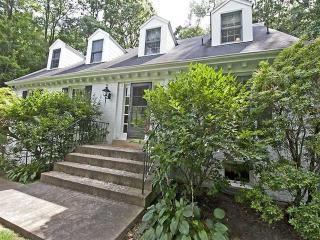 306 Wildberry Rd, Pittsburgh, PA 15238-2122