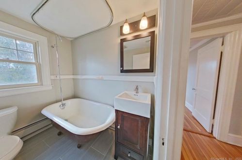 35 Riverview Rd, Rocky Hill CT  06067-1569 exterior