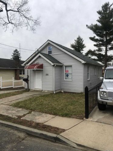 286 Frederick Ave, Floral Park, NY 11001-3515