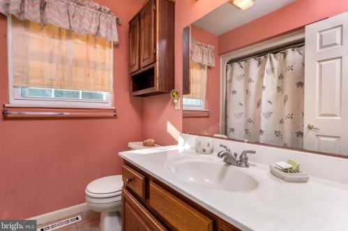 6529 Baywood Dr, Harrisburg PA 17111-6894 exterior