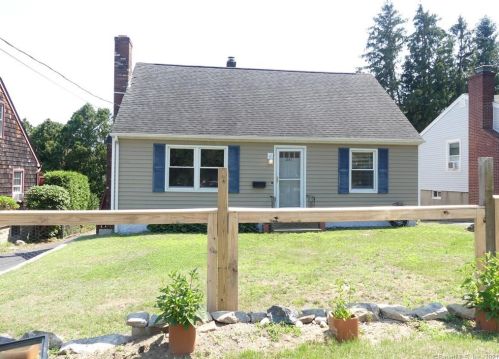 221 Baker Avenue Ext, Groton, CT 06340-4004