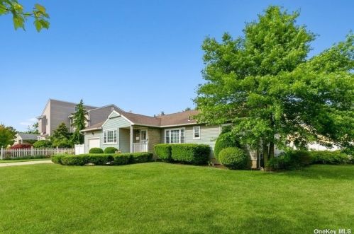 2173 Central Dr, Hempstead, NY 11554-5117