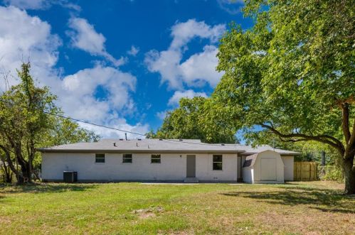 2813 Sarah Jane Ln, Fort Worth TX  76119-4723 exterior