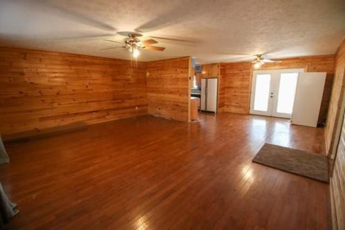 92 Stowe Rd, Unaka, NC 28906-3637