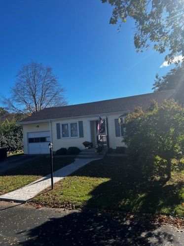 11 Friendship St, Norwich, CT 06360-2505