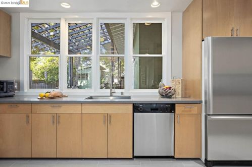 4221 Gln Ave, Oakland CA 94611-4349 exterior