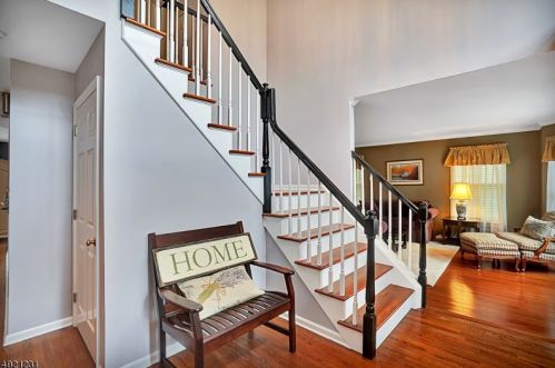 2 Blazure Dr, Bernardsville, NJ 07924-2526