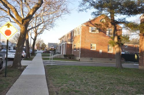 131-29 234th St, Jamaica, NY 11422-2115