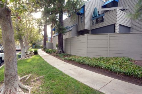1085 Foxchase Dr, San Jose, CA 95123-1111