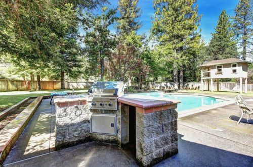 13267 Squirrel Creek Rd, Grass Valley CA 95945-4551 exterior