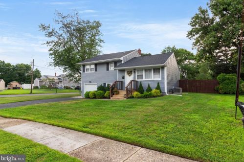 15 Beaver Dr, Barrington, NJ 08007-1404