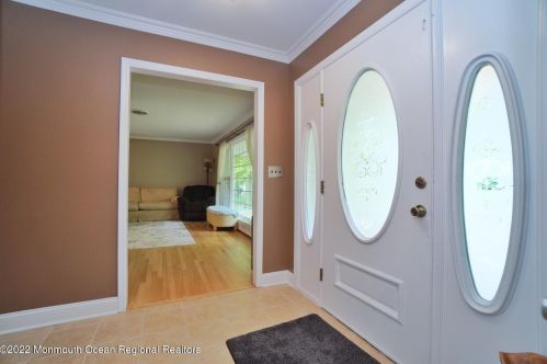 9 Hillyer Cir, Middletown, NJ 07748-3211