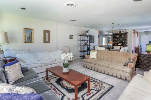 712 10th Ave, Hollywood FL  33019-1903 exterior