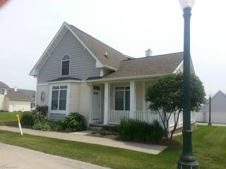 340 Bascule Dr, Lorain, OH 44052-2085