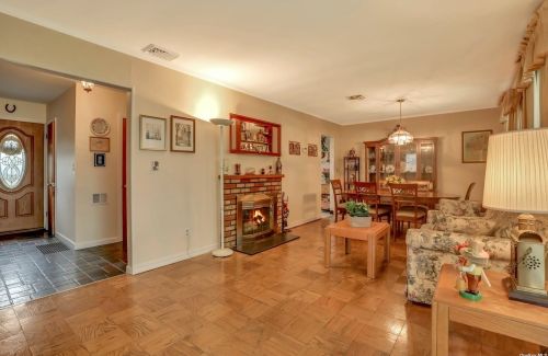 45 Ward St, Westbury NY  11590-2929 exterior