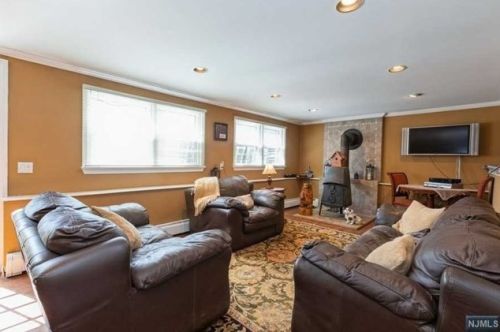 102 Pawnee Ave, Oakland NJ  07436-3724 exterior