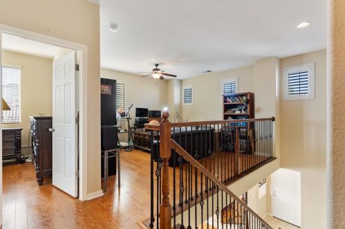 9872 Winkle Cir, Elk Grove CA  95757-6276 exterior