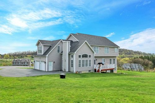 6 Austin Way, Marlborough NY  12542-5539 exterior