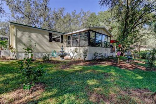 9505 Ara Dr, Thonotosassa, FL 33592-2405