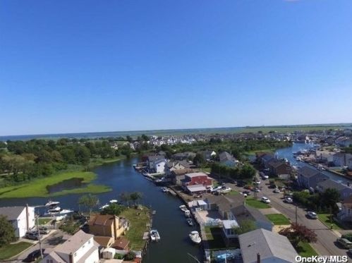 3736 Terrapin Pl, Seaford, NY 11783-3113