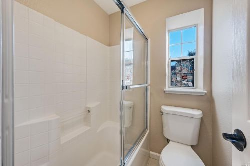 907 Kingwood St, Santa Rosa CA  95401-6509 exterior