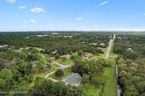 3381 Peroutka Ln, Cocoa FL 32927-3719 exterior