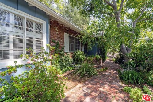 3720 Buena Park Dr, North Hollywood, CA 91604-3809