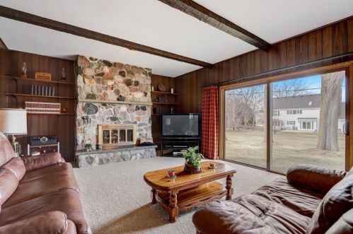 1195 Copenhill Dr, Waukesha, WI 53186-5496